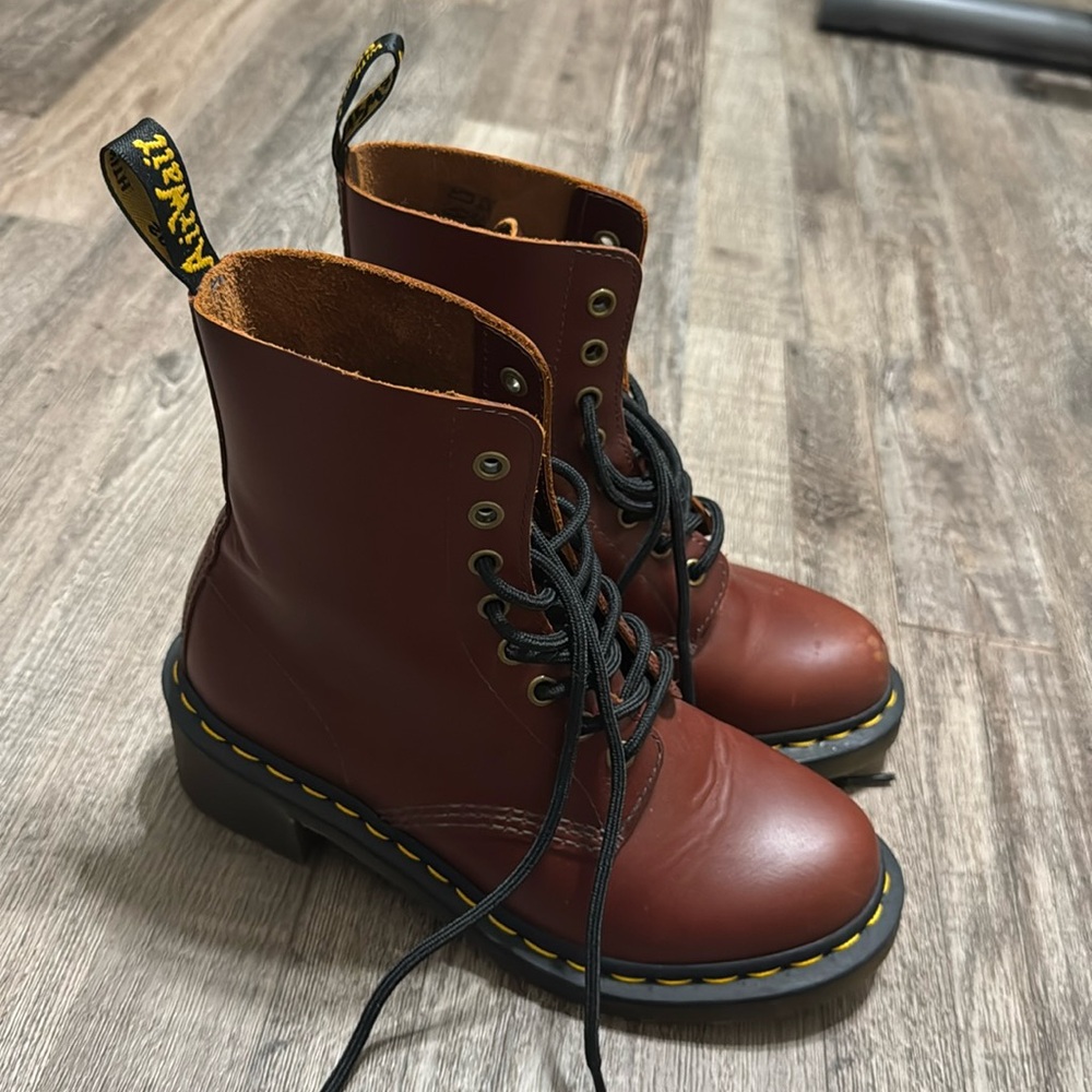 Women’s Dr. Marten’s Size 7